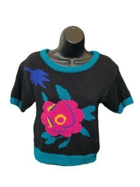 Vintage Executive Focus women's T-shirt with floral embroidery, made in Korea